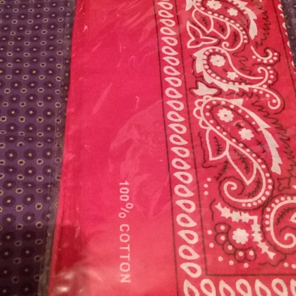 Red bandana - Picture 2 of 2
